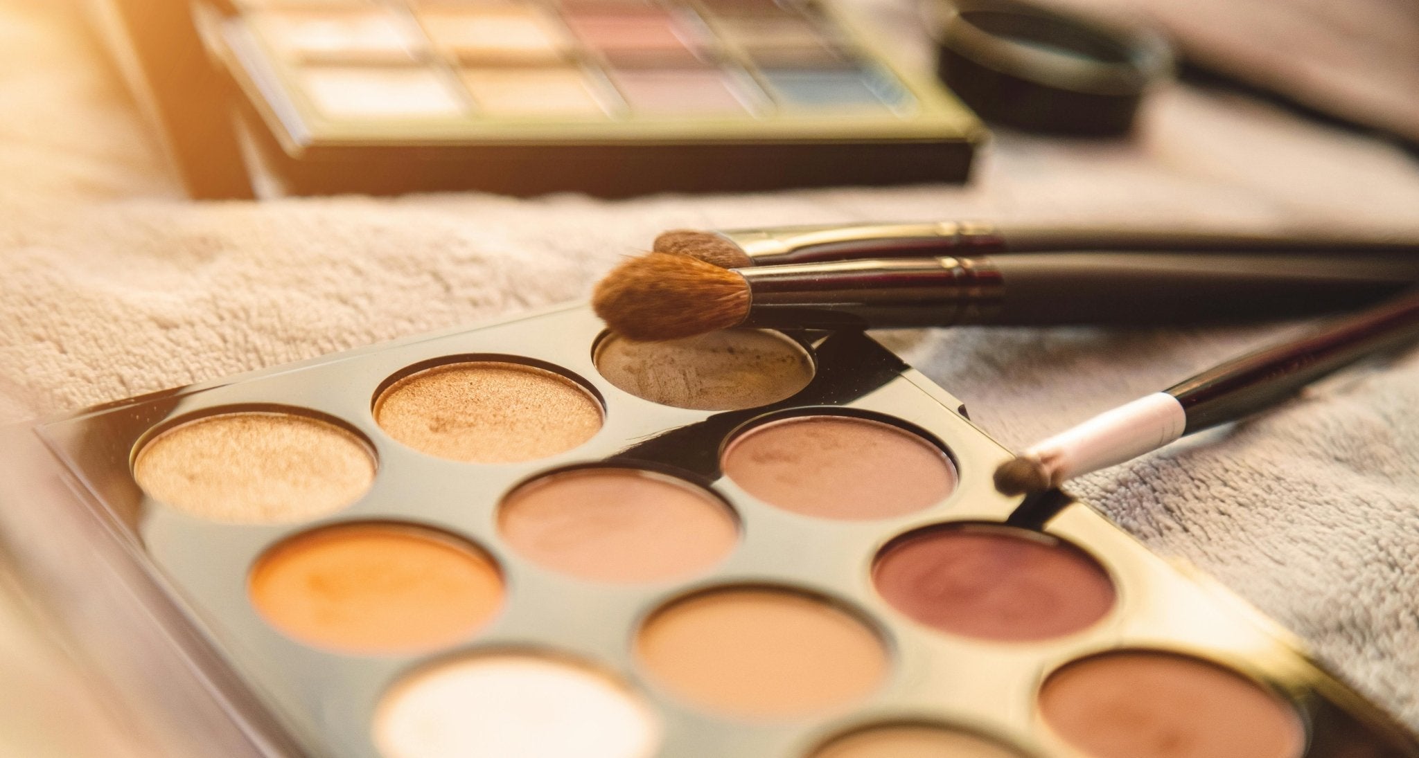 Fungal-Acne Friendly Makeup: How to Wear Coverage Without Wrecking Your Skin - Skynbio Skincare