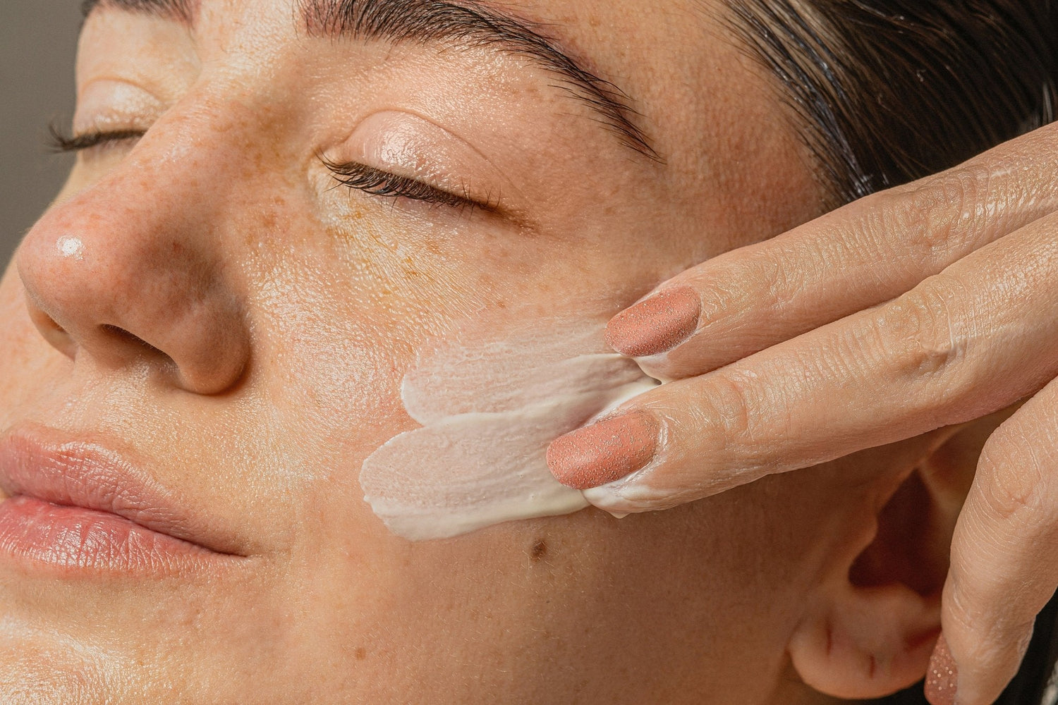 Fungal Acne-Safe SPF: 9 Sunscreen Picks That Won’t Feel Like a Setback - Skynbio Skincare