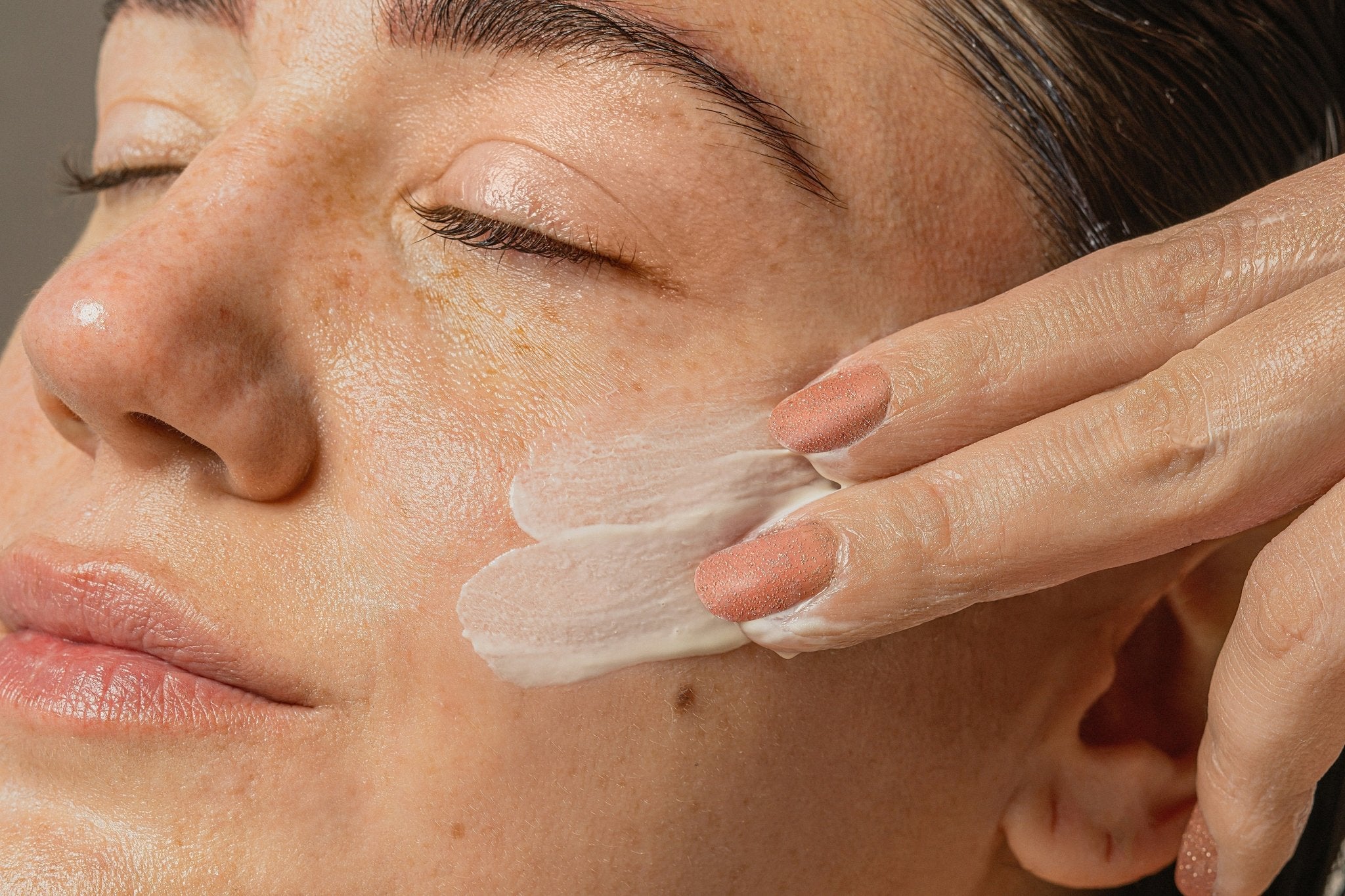 Fungal Acne-Safe SPF: 9 Sunscreen Picks That Won’t Feel Like a Setback - Skynbio Skincare